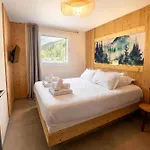 Zelcova Et Chalet