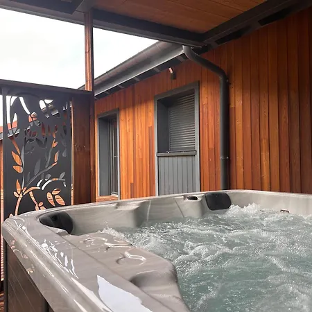 Zelcova Avec A Chalet *