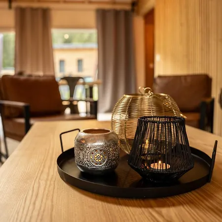 Zelcova Avec A Chalet