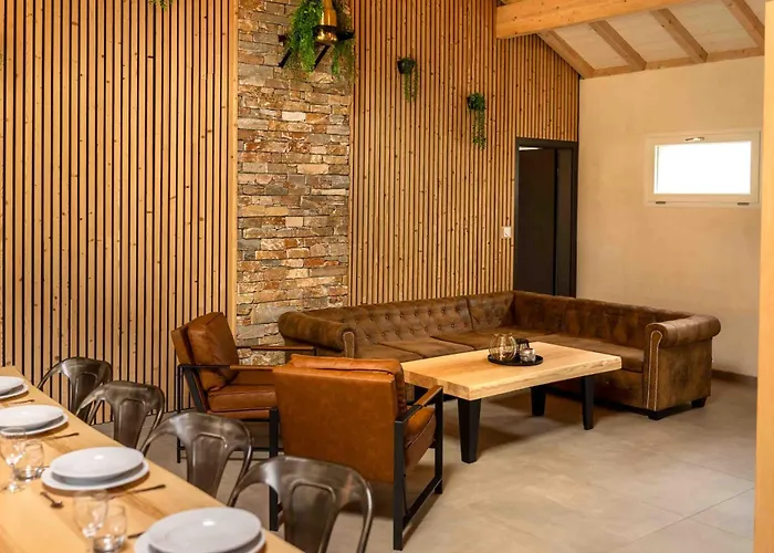 Zelcova Avec A Σαλέ *